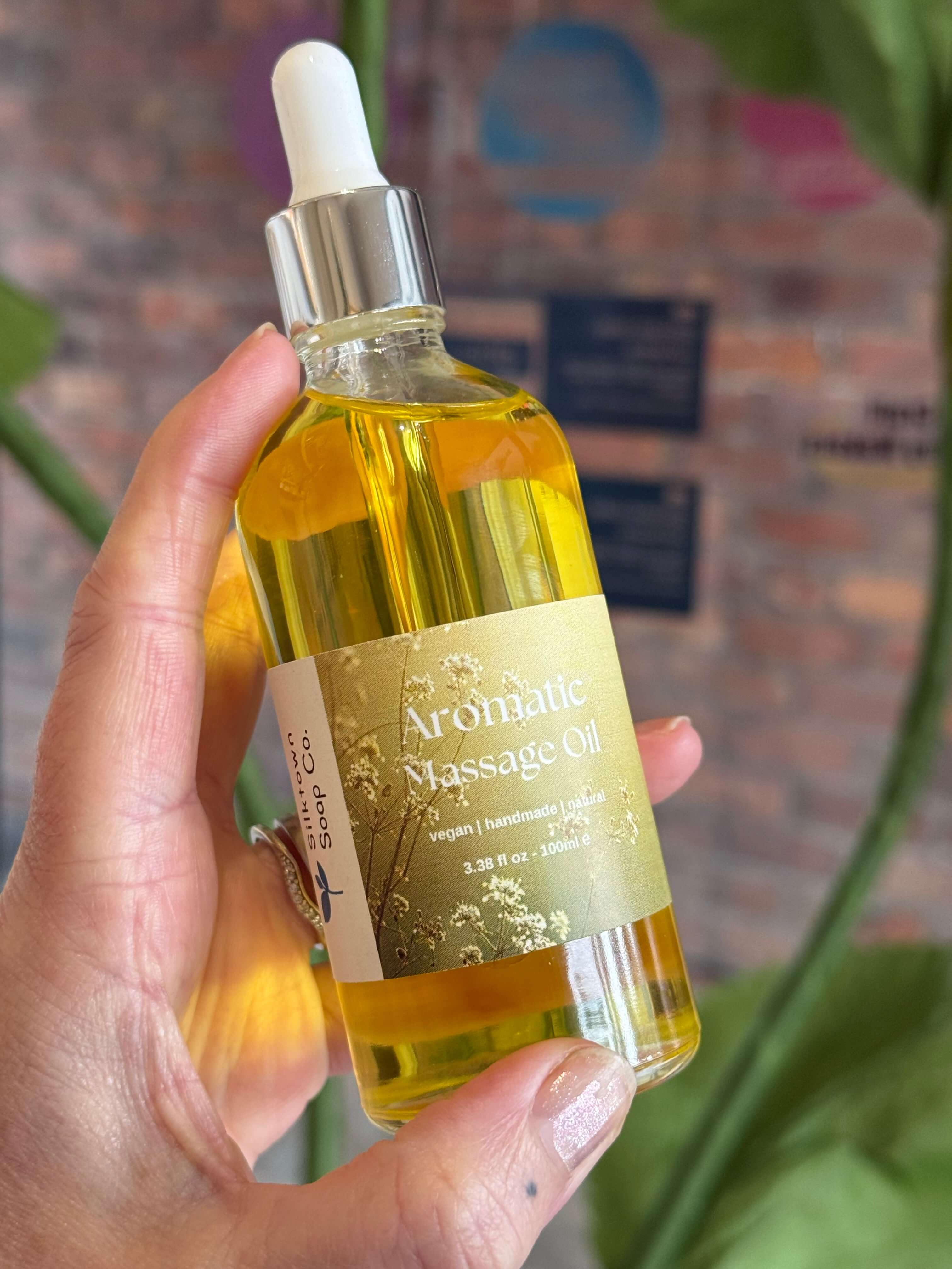 Aromatic Nourishing Natural Body Oil for relaxation with a blend of geranium, lavender and chamomile essential oils.
