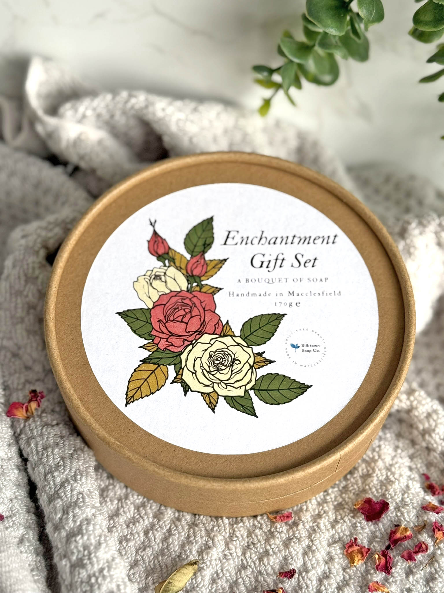 Enchantment gift set - rose bouquet