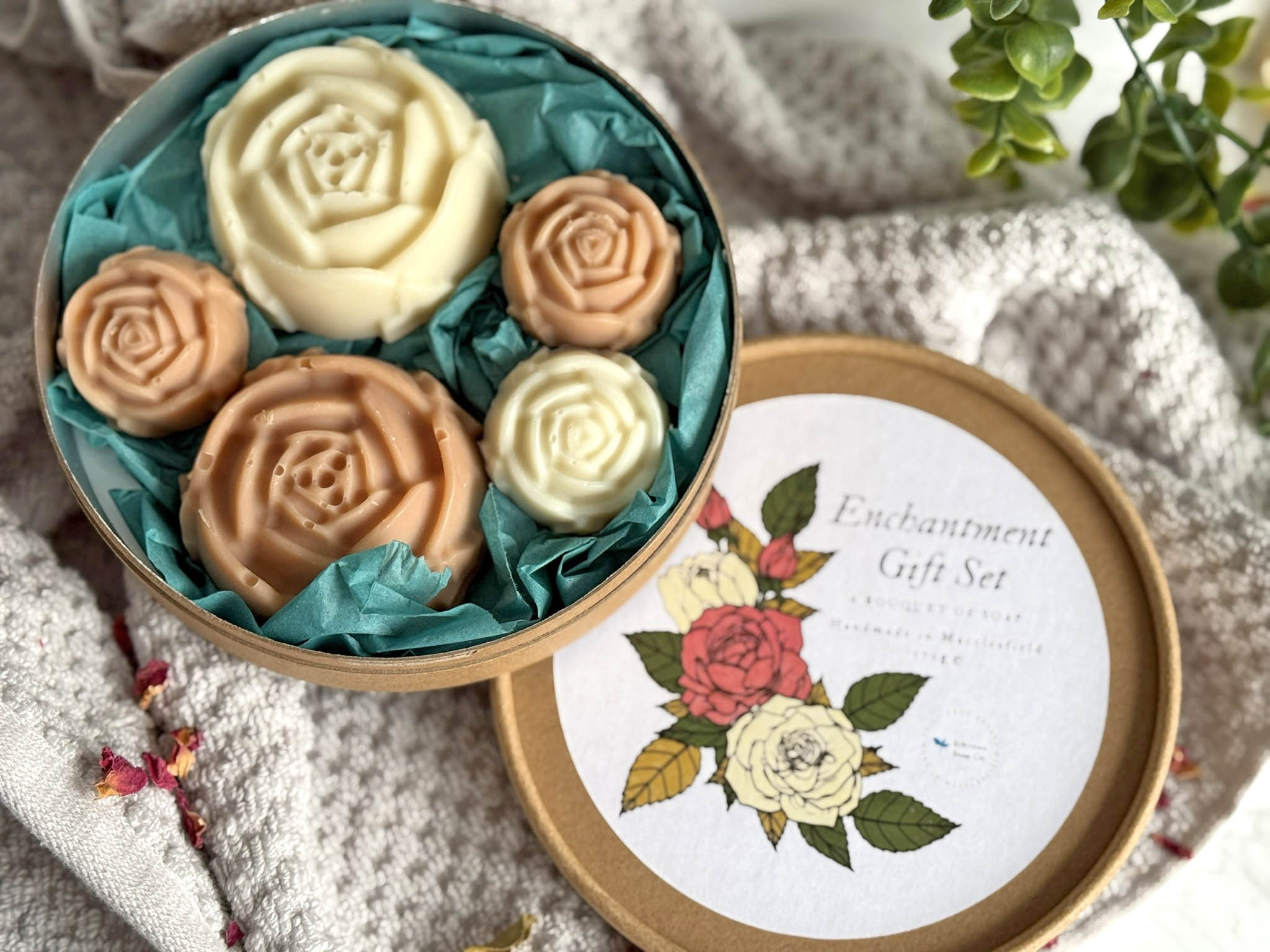 Enchantment gift set - rose bouquet